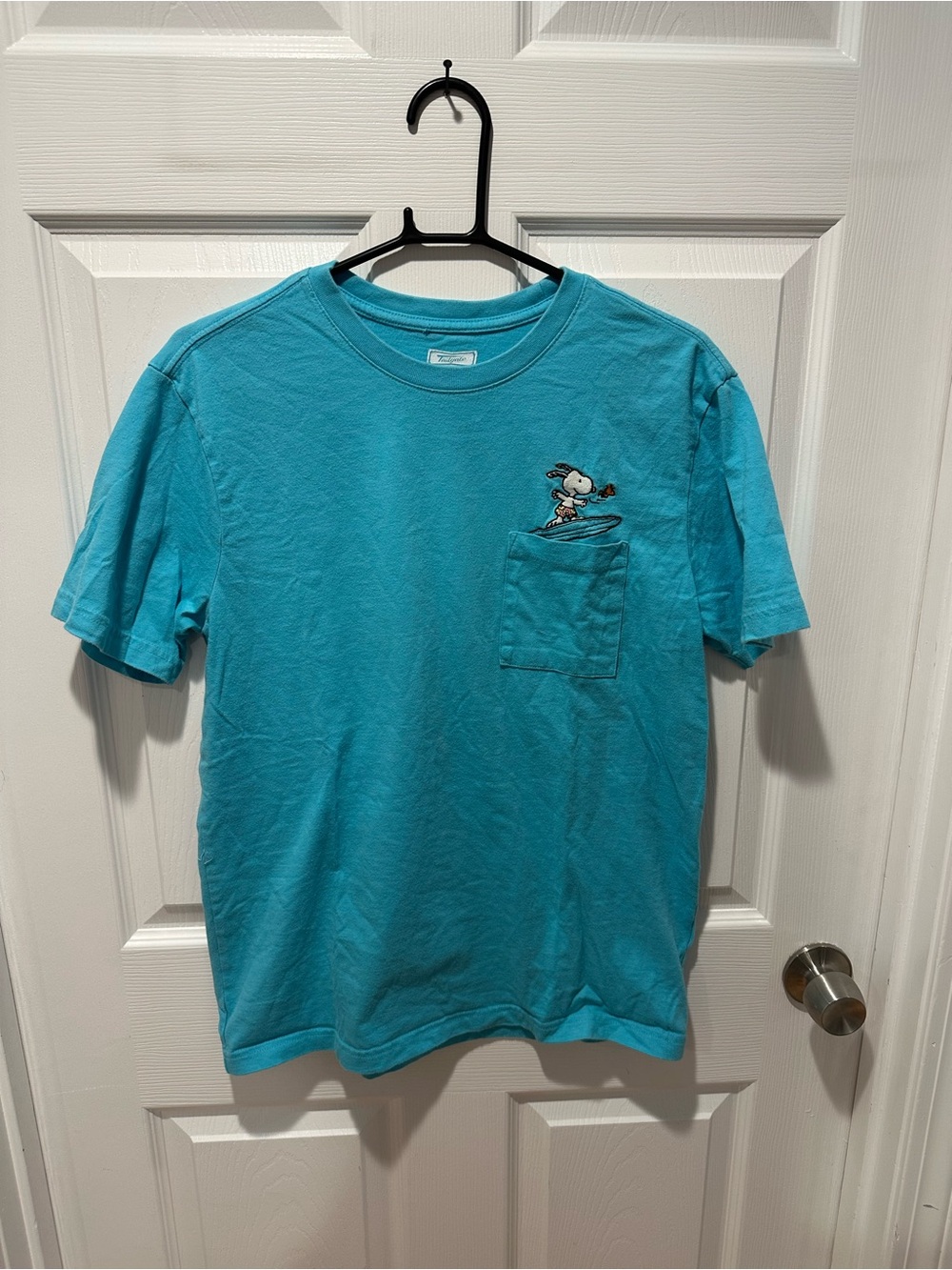 American Eagle Tailgate Peanuts Snoopy Surfing Pocket T-Shirt Blue Men's Small